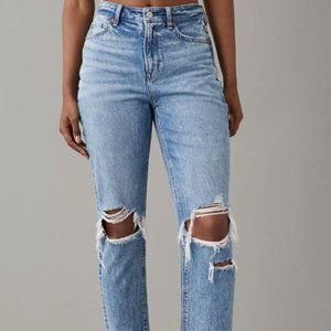 American Eagle Strigid Mom Jean Distressed 10X Short
